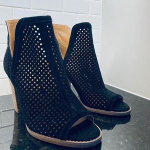 Women’s Lucky Peep Toe Black Booties (Larise) 9M